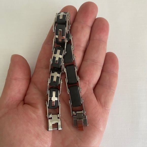 Silver Cross Black Silicone Titanium Metal Bracelet Length 8 1/2" - Picture 7 of 8